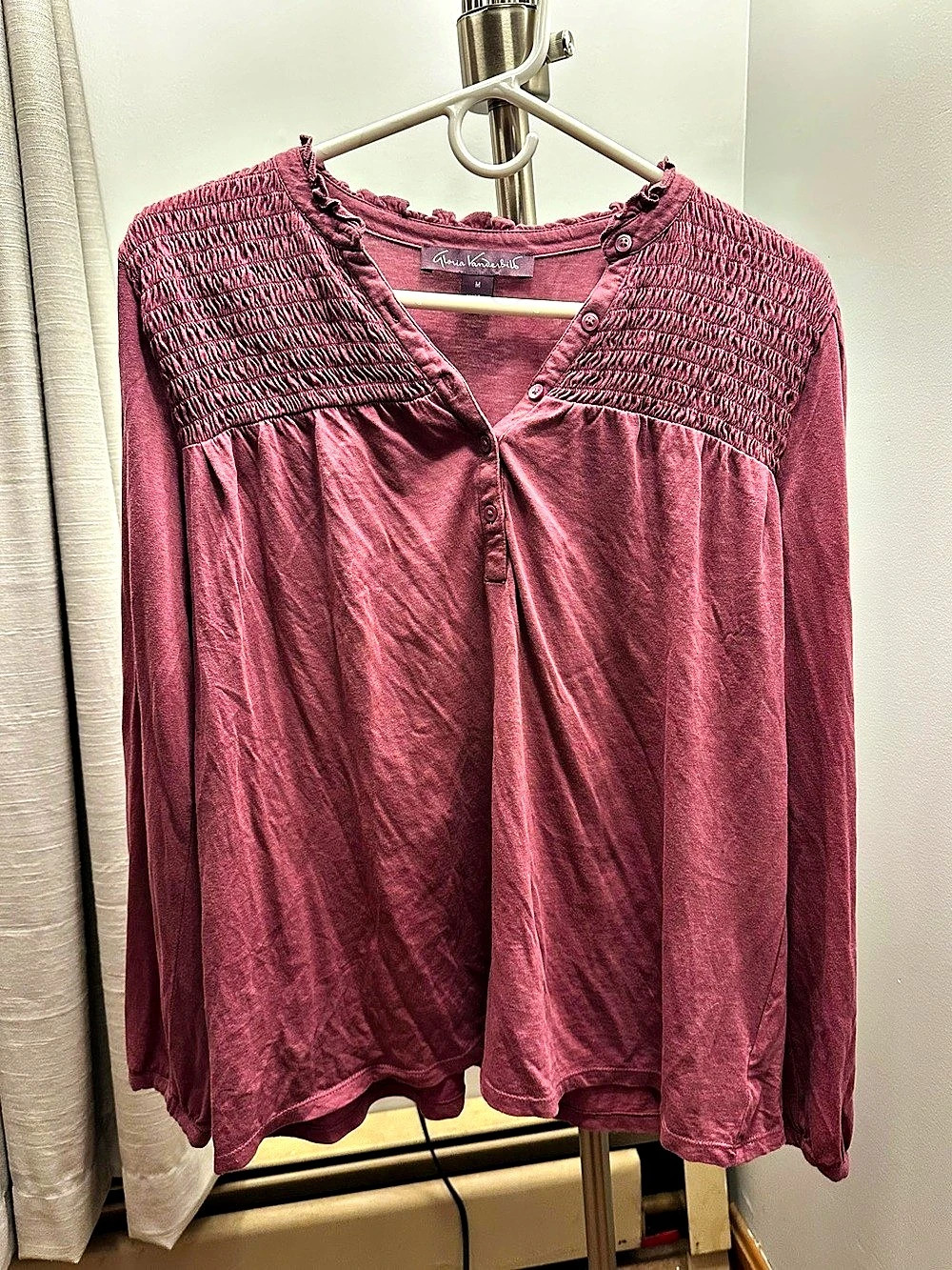Gloria Vanderbilt Blouse in Pink (Size Medium)